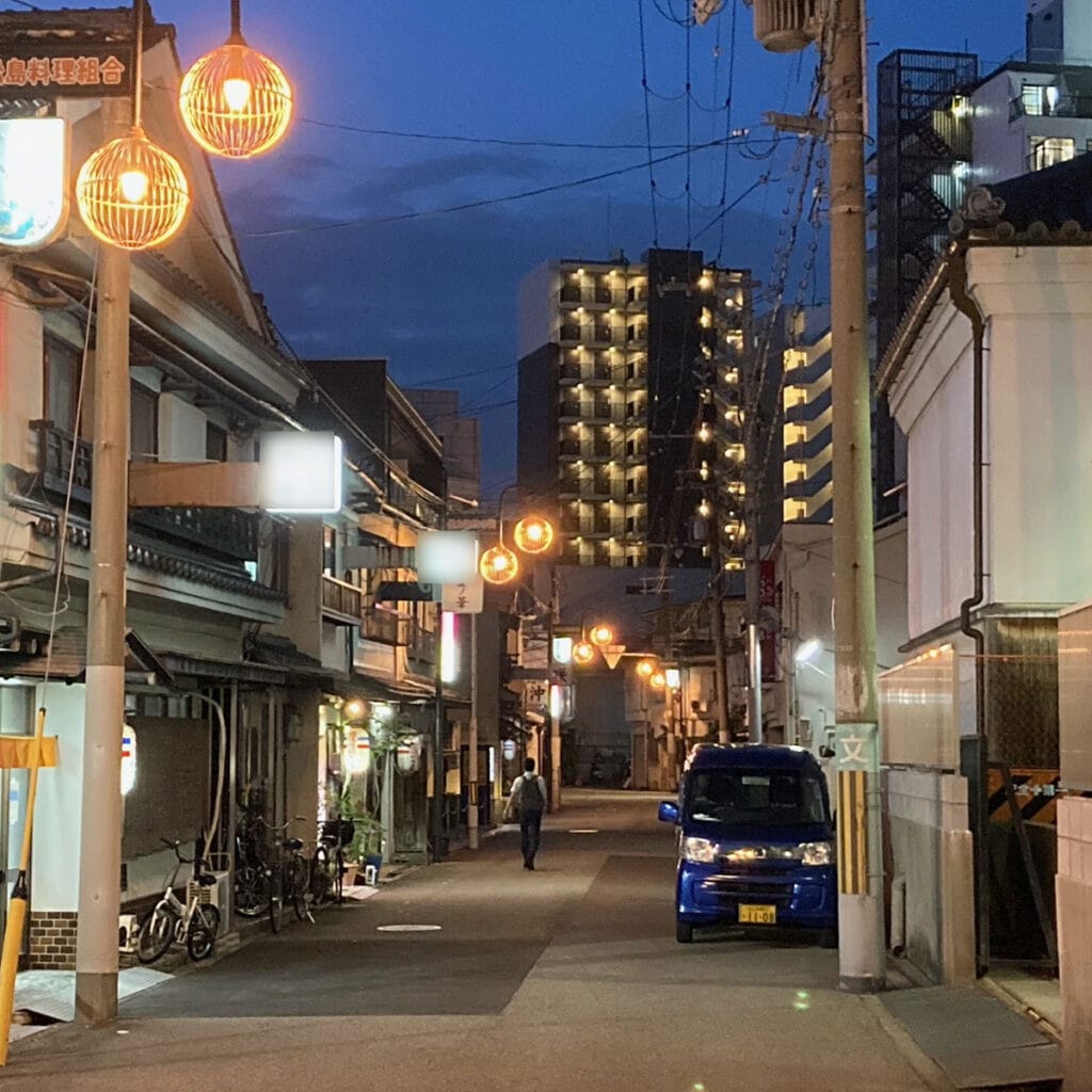 松島新地の神社裏通り